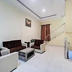 Oyo 90381 Belva Guest House